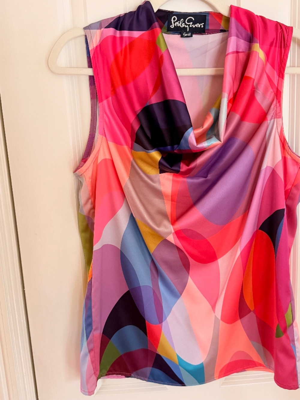 Leslie Evers vibrant, dressy women’s tank top  Small